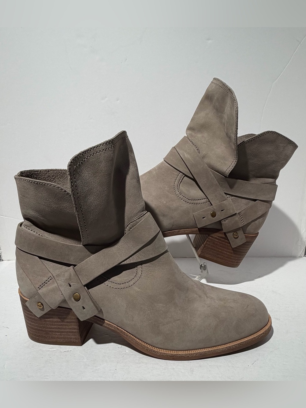 UGG Elora Women’s Sahara Leather Suede Ankle Boots Block Heel Size 12 - 1019148.